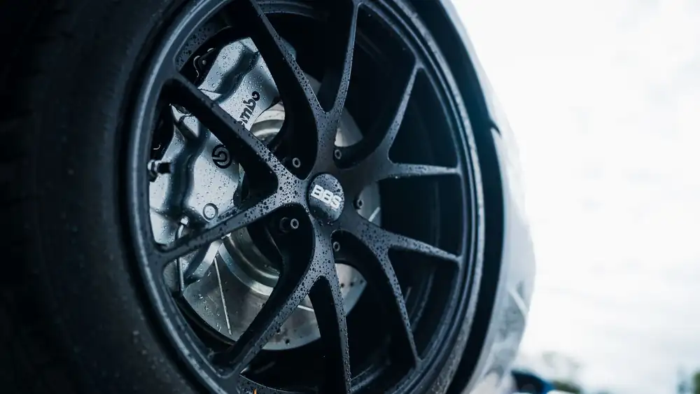 Polir l'aluminium et le chrome : jantes, échappement, chromes