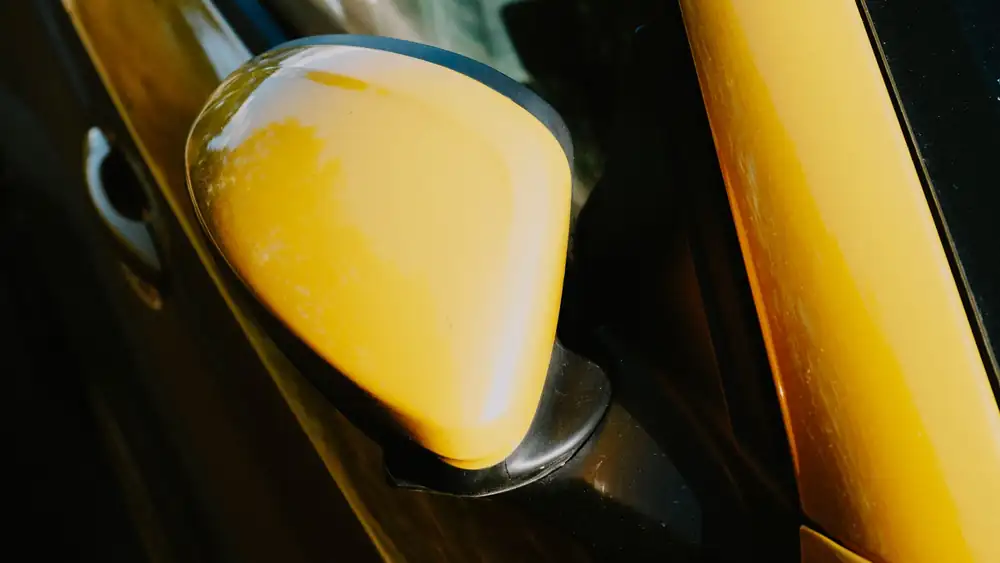 Polissage de carrosserie : comprendre la différence entre polir et lustrer
